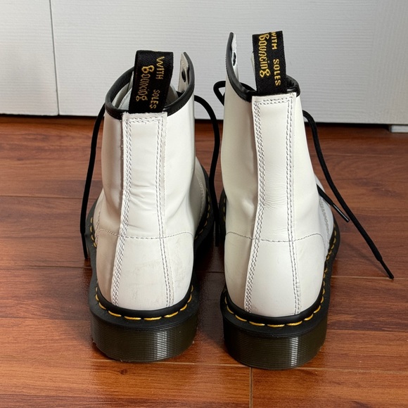 Dr Martens 1460 8 Eye Smooth Boot - White *LIKE NEW* - Picture 2 of 11